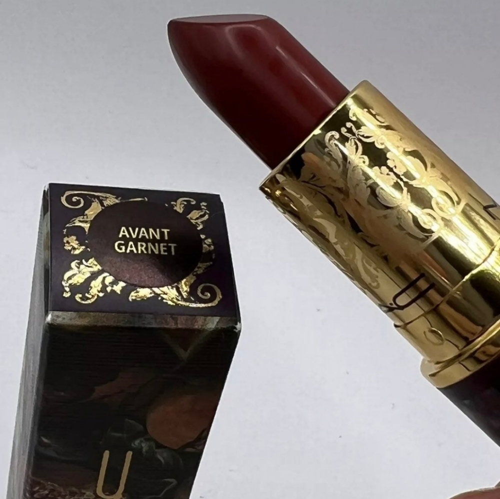 Mac Avant Garnet Matte Lipstick
